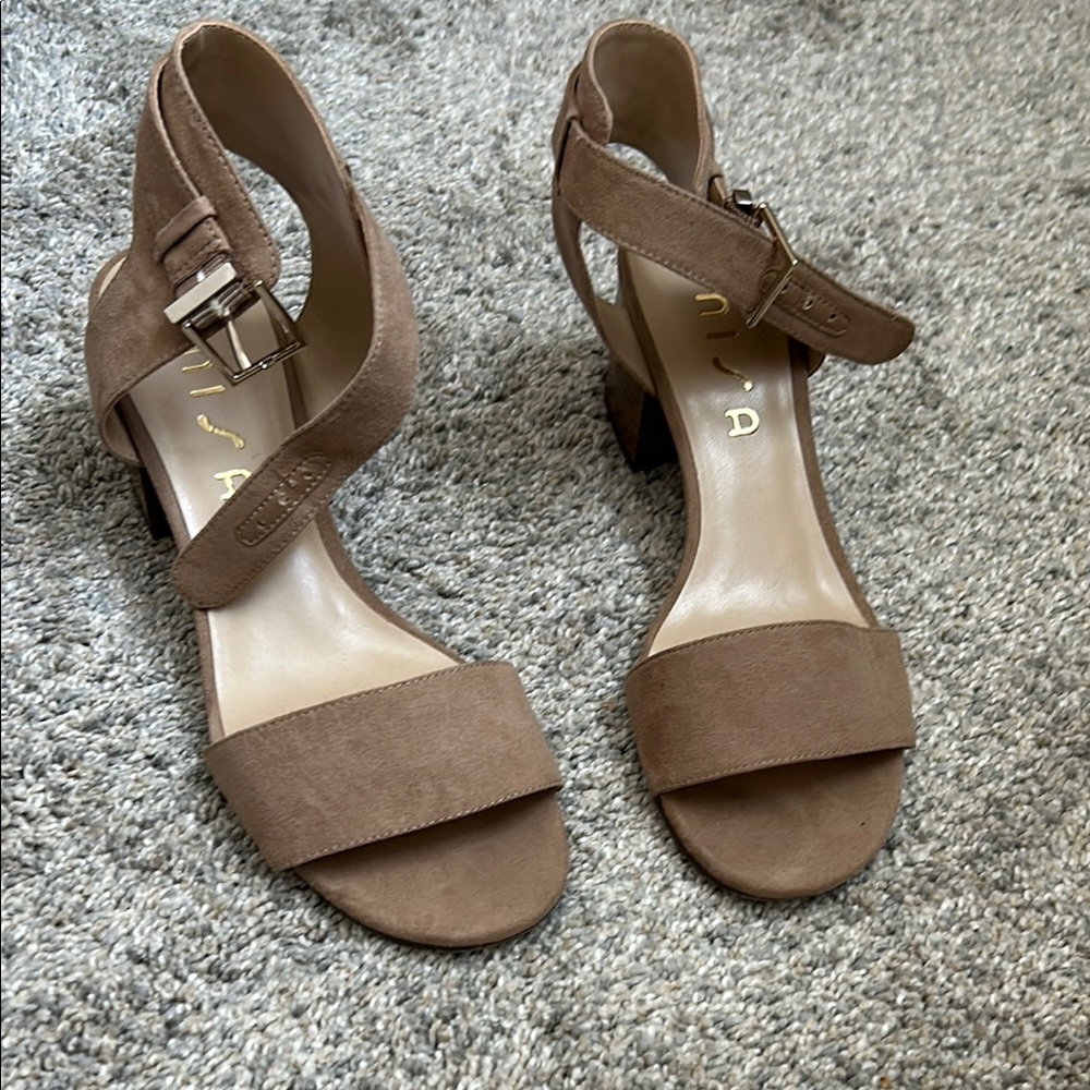 Women's Tan Suede Sandals